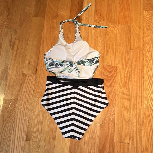 CUPSHE One piece - Picture 2 of 3